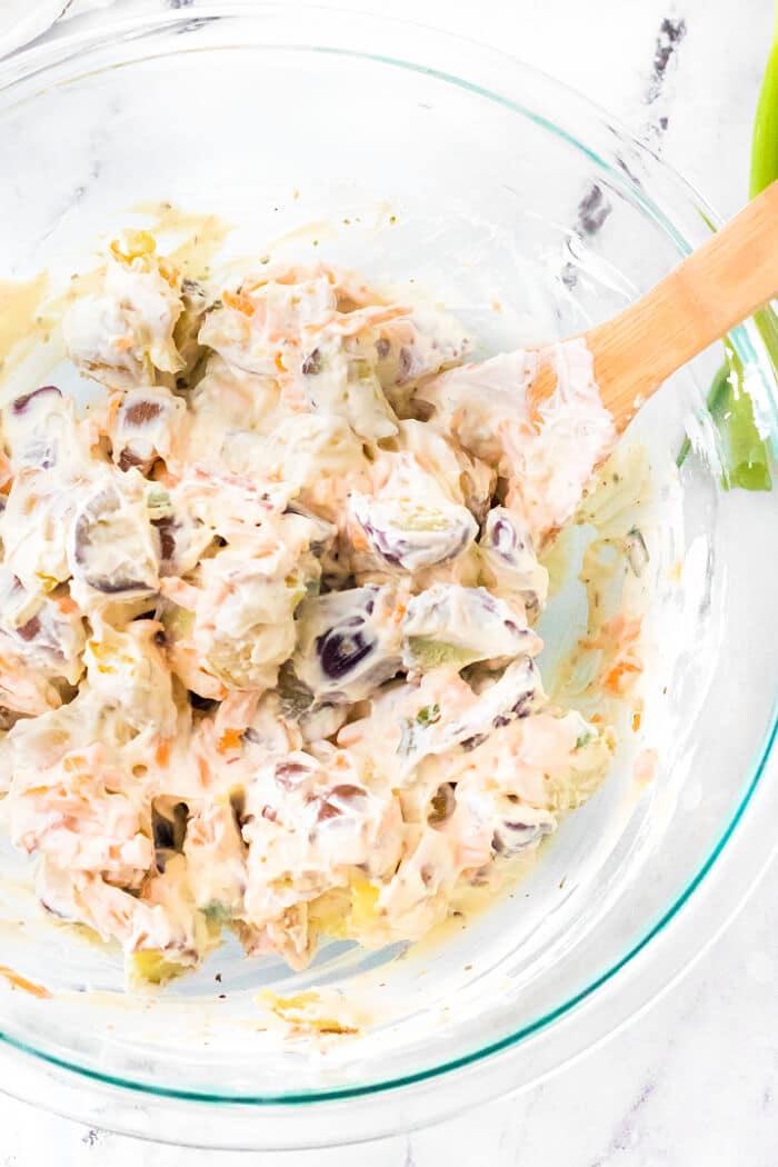 Loaded potato salad is a flavorful spin potato salad with potatoes, Ranch seasoning, bacon, shredded cheddar cheese and scallions! CREAMY LOADED POTATO SALAD