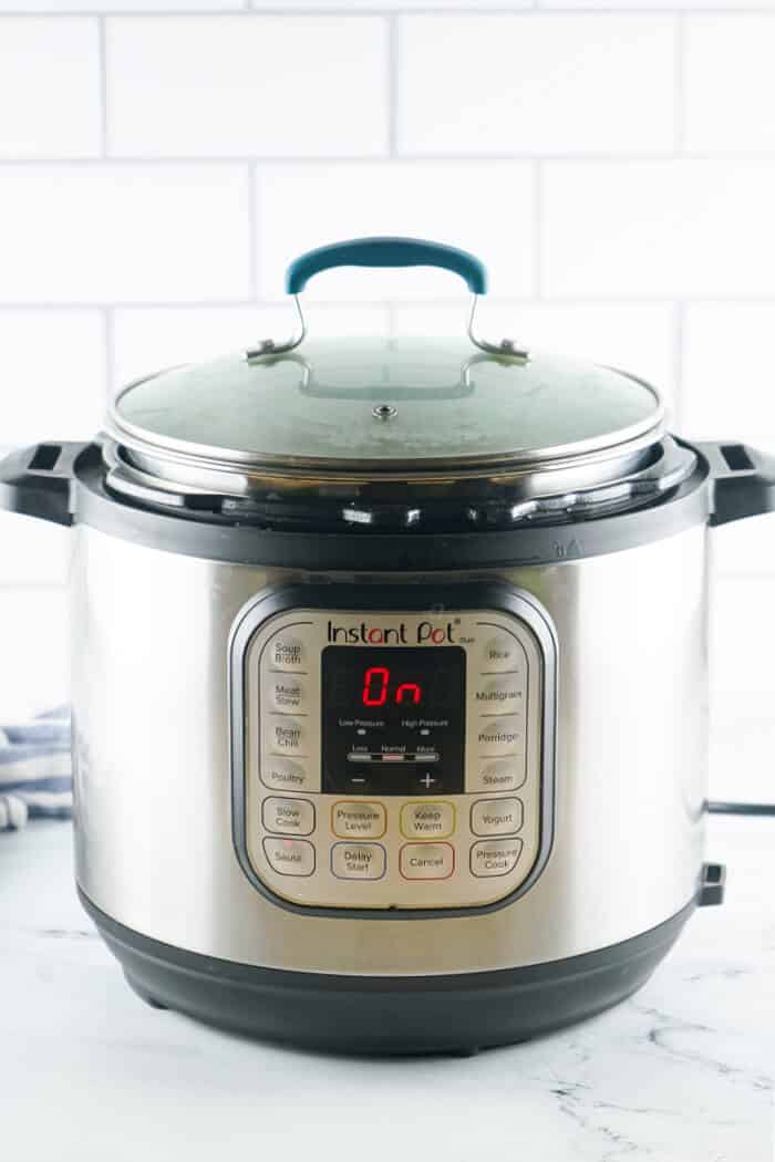Instant pot popcorn is a simple way to make homemade popcorn right in your instapot with all the flavor and no mess! HOW DO YOU MAKE POPCORN IN THE INSTANT POT
