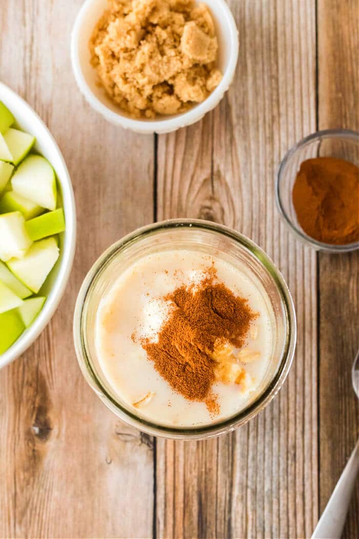 Apple cinnamon overnight oats are a great simple breakfast made with oats, milk, yogurt, brown sugar, cinnamon and chopped apples! HOW TO MAKE APPLE CINNAMON OVERNIGHT OATS
