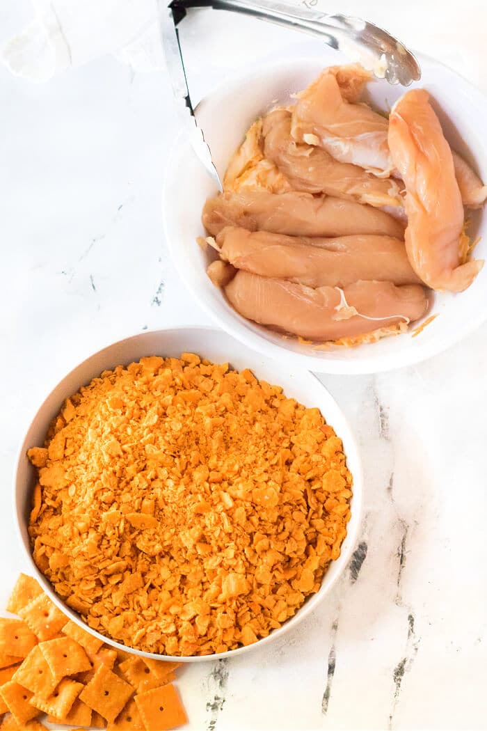 Cheez it chicken is a crunchy fun chicken dish with shredded cheddar cheese and Cheez-it crackers for a flavorful chicken tender! HOW TO MAKE CHEEZ IT CHICKEN