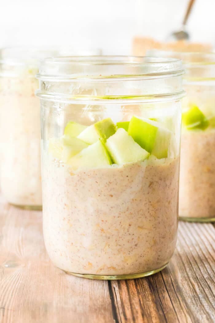 Apple cinnamon overnight oats are a great simple breakfast made with oats, milk, yogurt, brown sugar, cinnamon and chopped apples! OVERNIGHT OATS APPLE CINNAMON