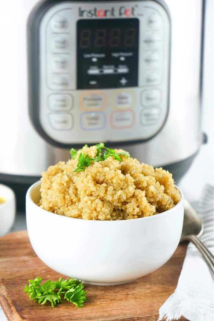 Instant pot quinoa is an easy and quick recipe made with white quinoa, vegetable broth and salt to get perfectly fluffy quinoa every time! RECIPE FOR INSTANT POT QUINOA