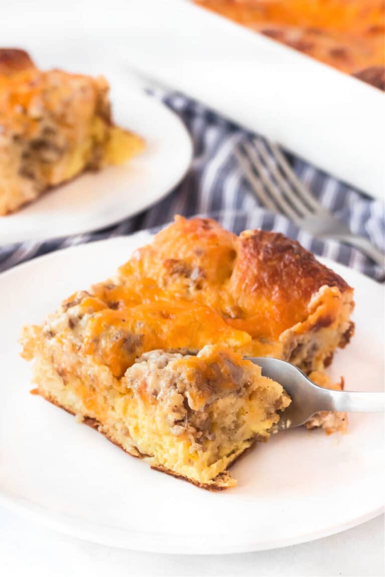 BISCUITS AND GRAVY CASSEROLE
