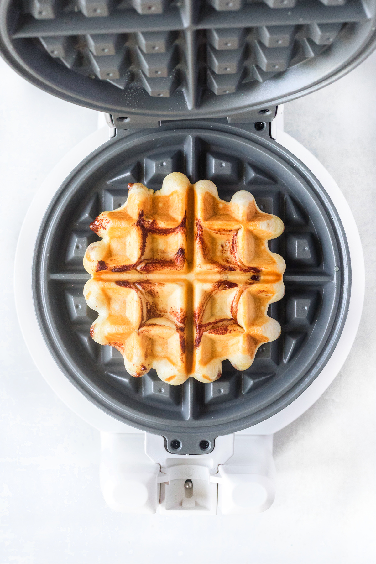 HOW TO MAKE WAFFLES WITH CINNAMON ROLLS