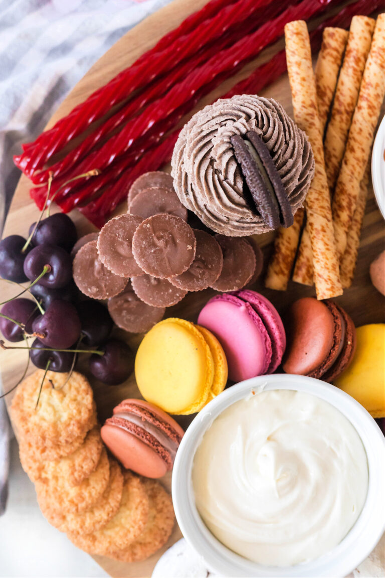 HOW TO MAKE A DESSERT CHARCUTERIE BOARD