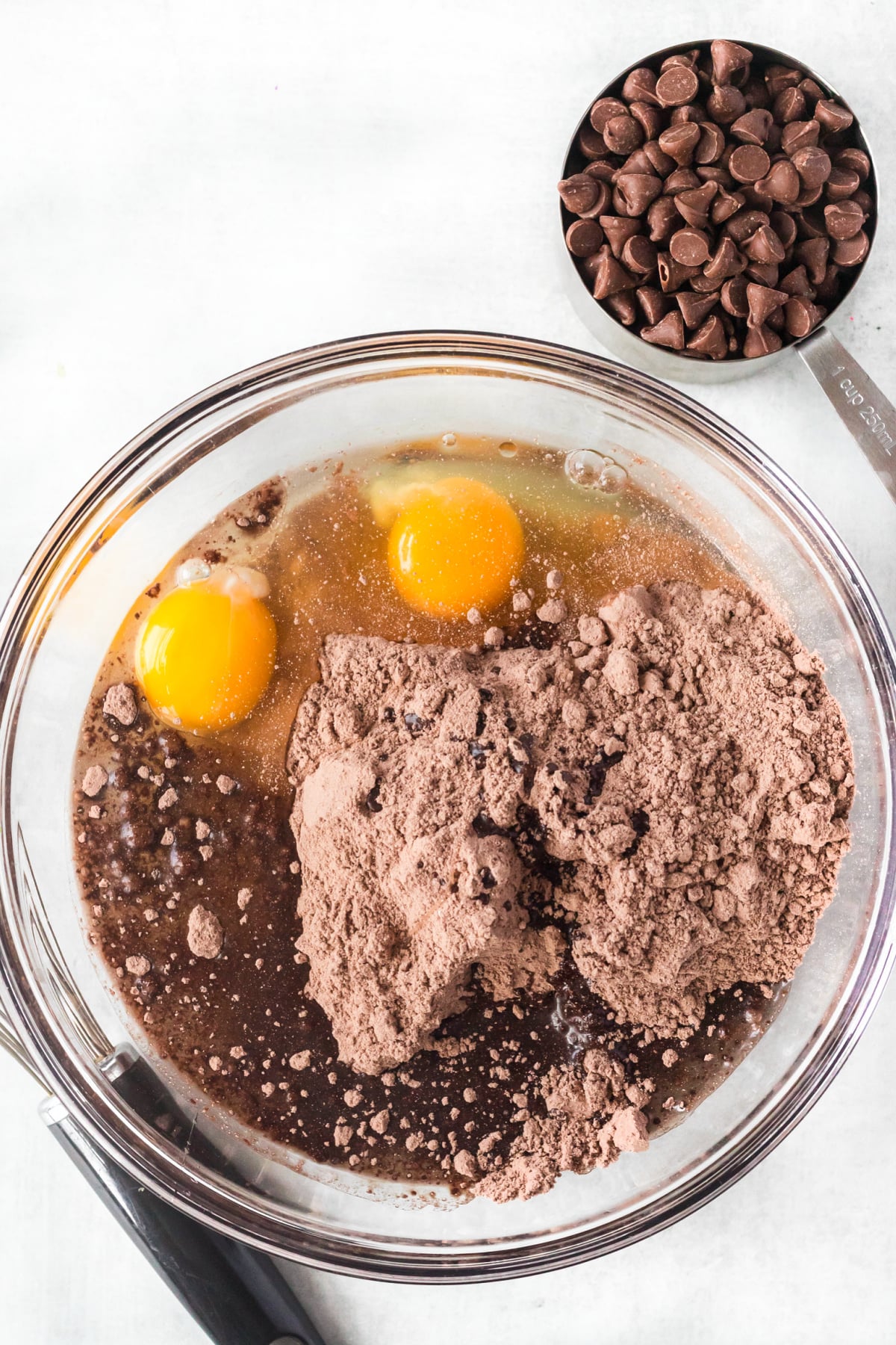 HOW TO MAKE BROWNIES WITH CAKE MIX