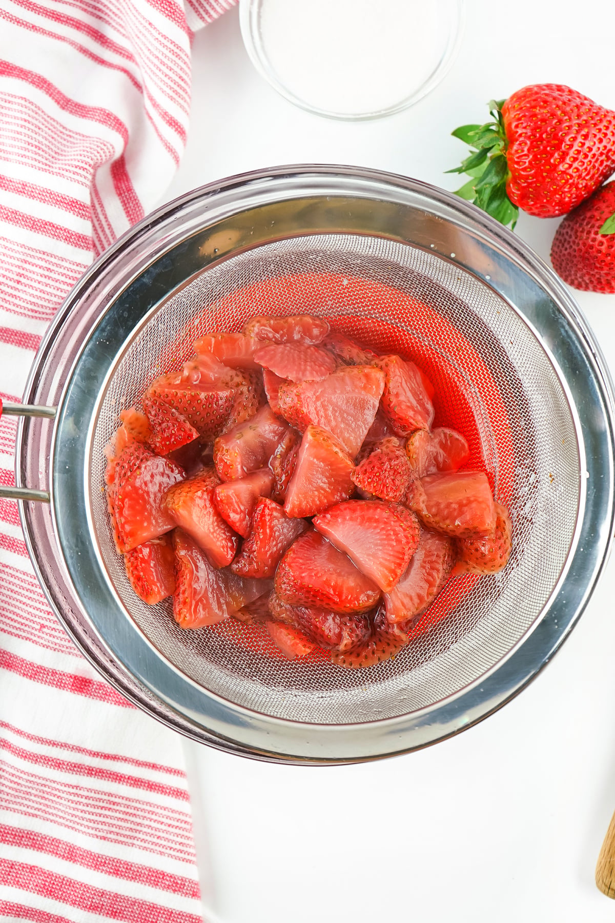 how to make strawberry simple syrup