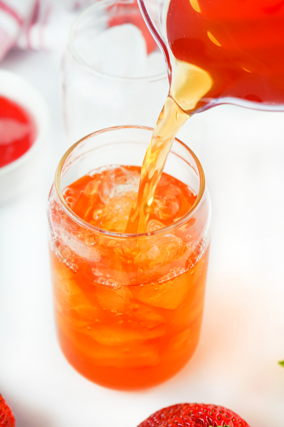 how to make strawberry sweet tea