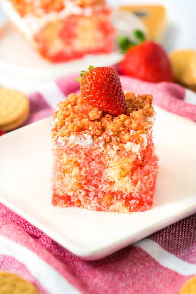 strawberry crunch cake